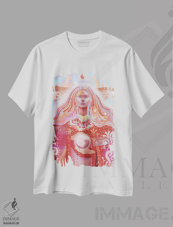 تیشرت طرح دار الههٔ لونا، دکور بوهمی اثر امبر سامرست | immage.ir