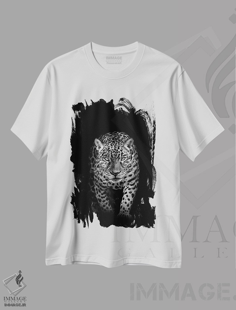 تیشرت طرح دار پلنگ در حال کمین، عکاسی سیاه و سفید اثر آدریان ویریو | فروشگاه ایماژ