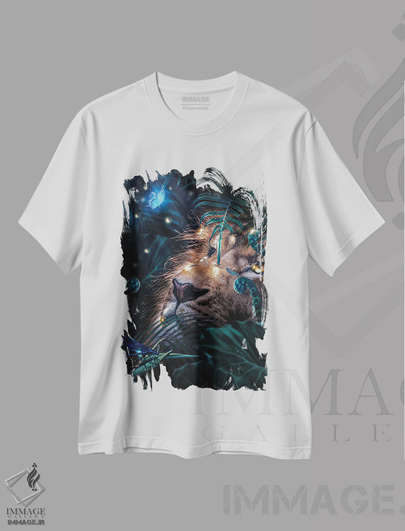 تیشرت طرح دار شیر در جنگل، شب تاب ها شب را روشن می کنند، هنر دیجیتال اثر آدریان ویریو | immage.ir