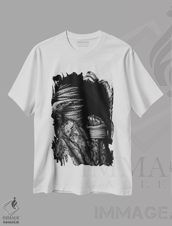 تیشرت طرح دار زن ترسناک، عقاب، عکاسی سیاه و سفید اثر آدریان ویریو | immage.ir