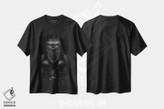 تیشرت طرح دار رئیس گوریل با دستمال سر رپ، عکاسی سیاه و سفید اثر آدریان ویریو | immage.ir