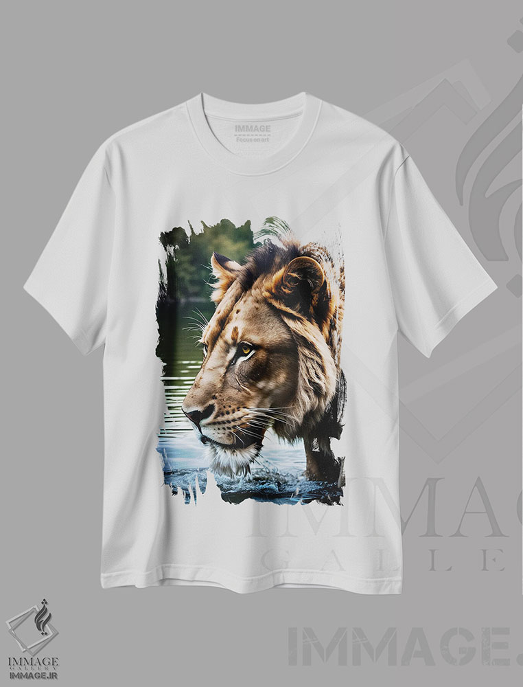 تیشرت طرح دار پرتره شیر در آب، عکاسی ترکیبی اثر آدریان ویریو | immage.ir