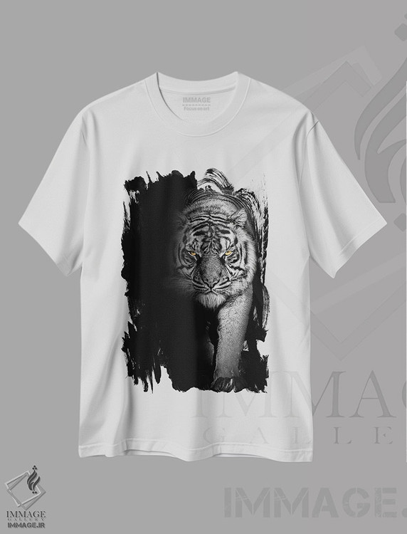 تیشرت طرح دار قدم زدن ببر، سیاه وسفید، عکاسی سیاه و سفید اثر آدریان ویریو | فروشگاه ایماژ