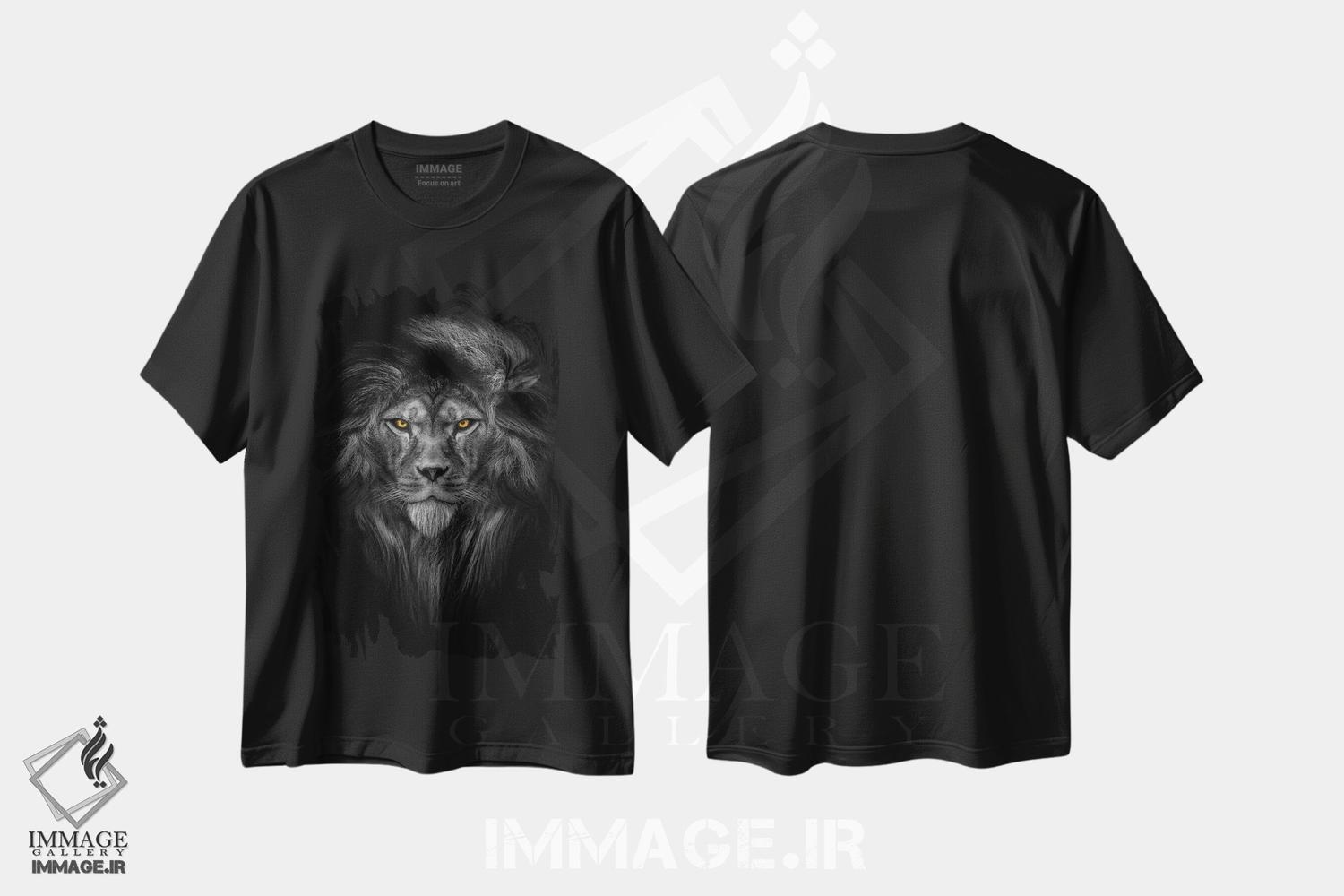 تیشرت طرح دار شیر با چشم های رنگی و یال کامل، عکاسی سیاه و سفید اثر آدریان ویریو | immage.ir