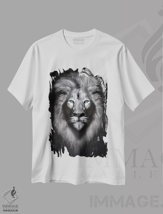 تیشرت طرح دار پرتره شیر سفید با چشم های آبی، عکاسی سیاه و سفید اثر آدریان ویریو | immage.ir