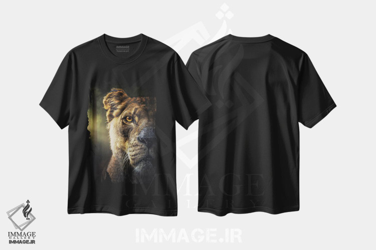 تیشرت طرح دار صورت شیر در صبحگاه در جنگل، عکاسی ترکیبی اثر آدریان ویریو | immage.ir