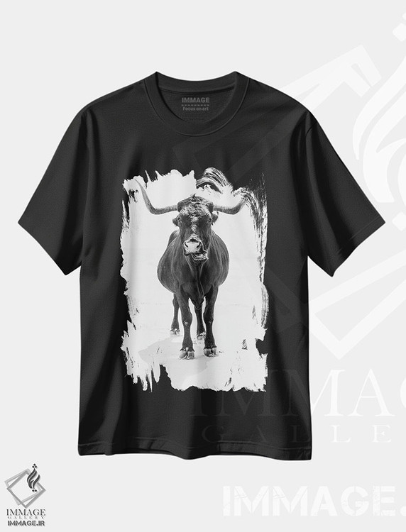تیشرت طرح دار گاو نر، عکاسی سیاه و سفید اثر اندرو لِوِر | فروشگاه ایماژ