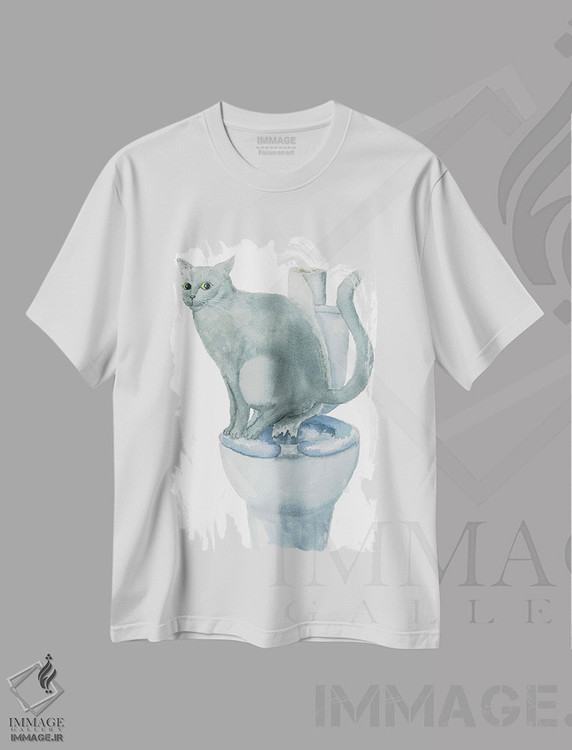 تیشرت طرح دار گربهٔ بریتانیایی روی توالت، مدیوم اثر آلکسی دیمیتریویچ شمیروف | immage.ir