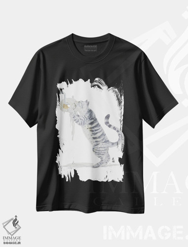 تیشرت طرح دار گربهٔ تیبی خاکستری و دستمال توالت، مدیوم اثر آلکسی دیمیتریویچ شمیروف | فروشگاه ایماژ