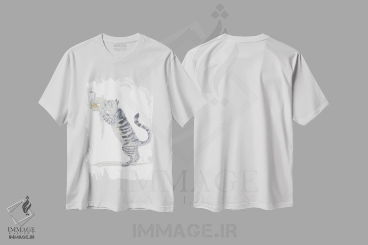 تیشرت طرح دار گربهٔ تیبی خاکستری و دستمال توالت، مدیوم اثر آلکسی دیمیتریویچ شمیروف | immage.ir