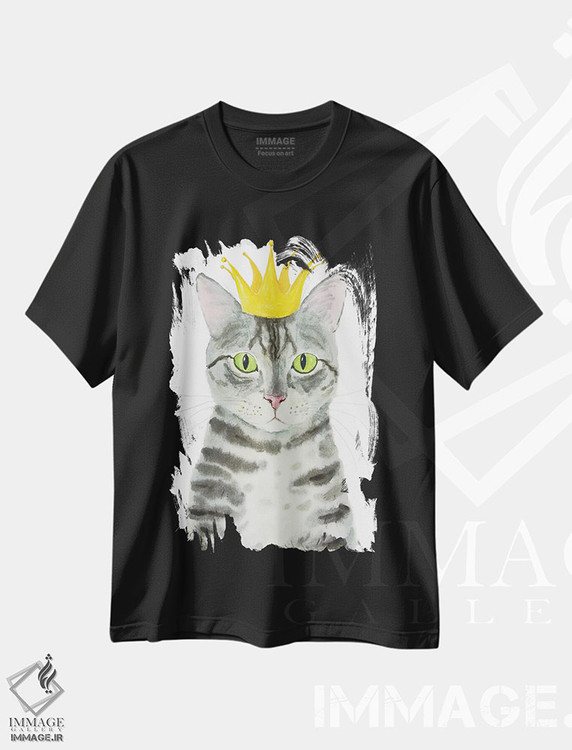 تیشرت طرح دار گربهٔ خاکستری راه راه تاج دار، مدیوم اثر آلکسی دیمیتریویچ شمیروف | immage.ir