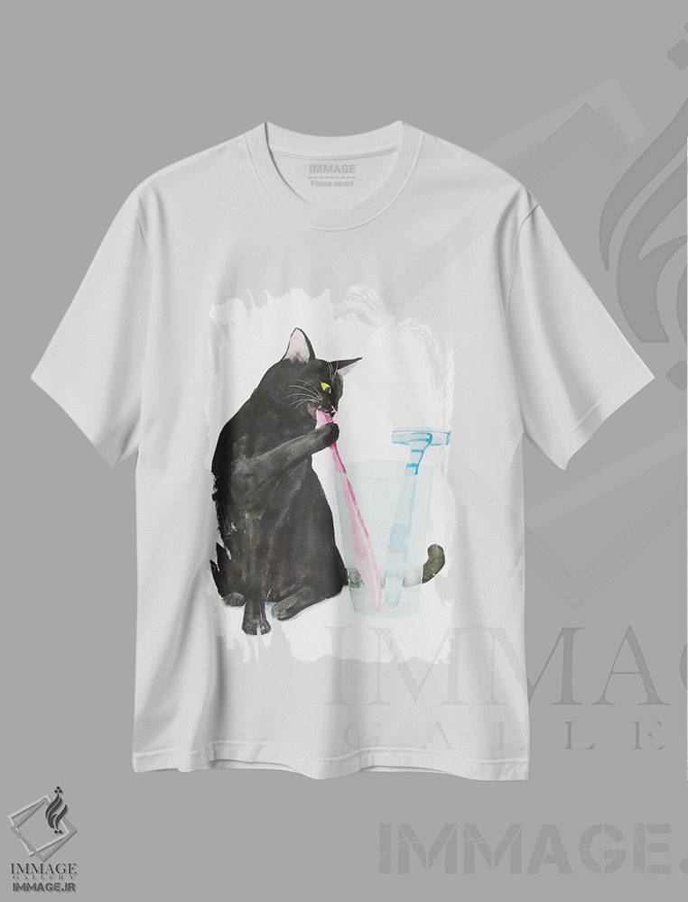 تیشرت طرح دار گربهٔ سیاه که دندان می زند، دکور معاصر اثر آلکسی دیمیتریویچ شمیروف | فروشگاه ایماژ