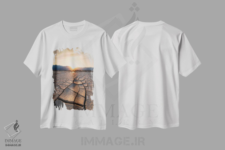 تیشرت طرح دار غروب خورشید پشت ترک های گل پیچیدهٔ دره ی مرگ، مدیوم اثر الکساندر اسلاوتسکی | immage.ir