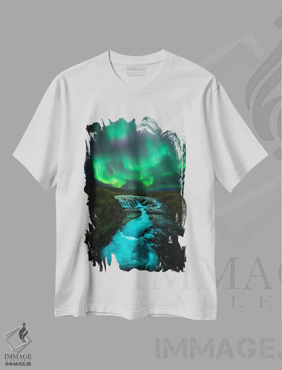 تیشرت طرح دار شفق قطبی بر فراز بروآرفوس ایسلند، مدیوم اثر الکساندر اسلاوتسکی | immage.ir