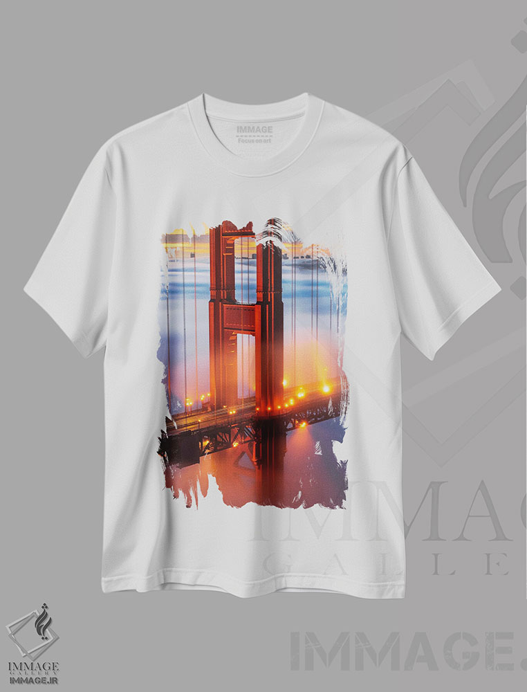 تیشرت طرح دار پل گلدن گیت در آغوش مه کم، مدیوم اثر الکساندر اسلاوتسکی | فروشگاه ایماژ