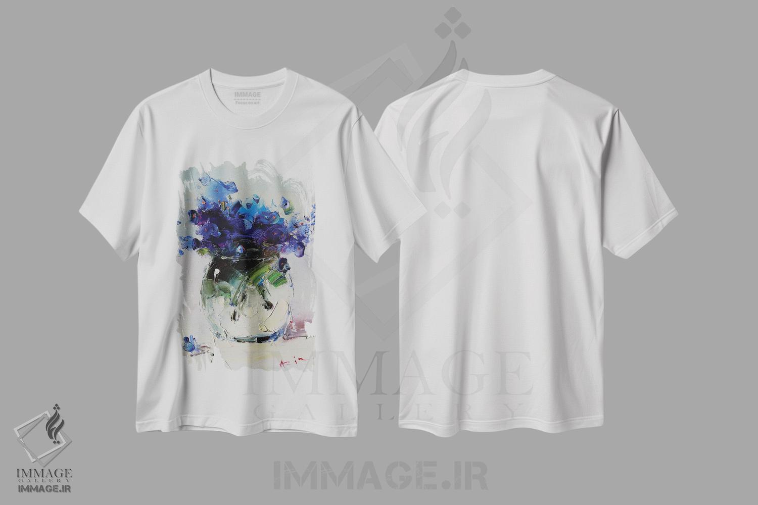 تیشرت طرح دار دسته گل آبی در لیوان، دکور معاصر اثر عزیز سلیمان اف | immage.ir