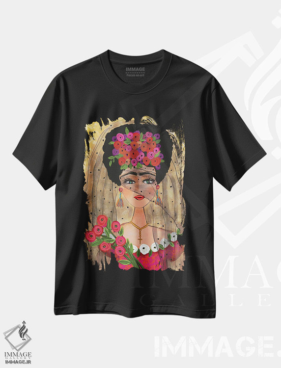 تیشرت طرح دار فریدا در حجاب خود، تزئینی اثر برندا بوش | فروشگاه ایماژ