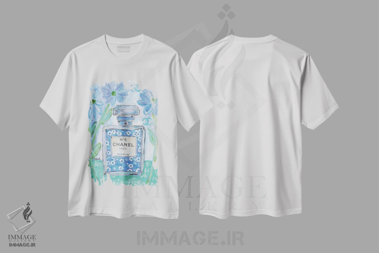 تیشرت طرح دار آبی شنل، دکور معاصر اثر برندا بوش | immage.ir