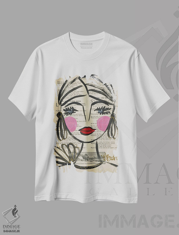 تیشرت طرح دار نام او ویولت است، تزئینی اثر برندا بوش | immage.ir