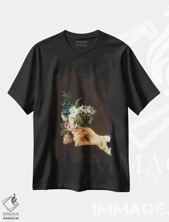 تیشرت طرح دار دستی که گل نگه داشته، تزئینی اثر بونا فیدسا | immage.ir