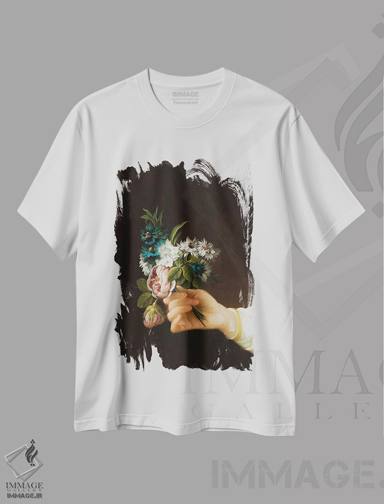تیشرت طرح دار دستی که گل نگه داشته، تزئینی اثر بونا فیدسا | فروشگاه ایماژ