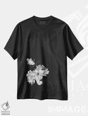 تیشرت طرح دار گل صدتومانی سیاه و سفید، هنر تزئینی سیاه و سفید اثر بونا فیدسا | immage.ir