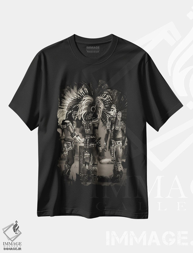 تیشرت طرح دار رقصندگان آتشی آزتک، عکاسی سیاه و سفید اثر بنجامین پاجت | فروشگاه ایماژ