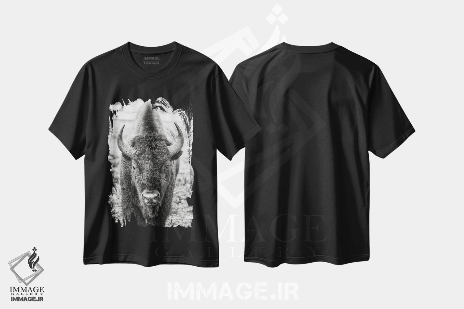 تیشرت طرح دار مواجهه با گاومیش، عکاسی سیاه و سفید اثر بنجامین پاجت | immage.ir