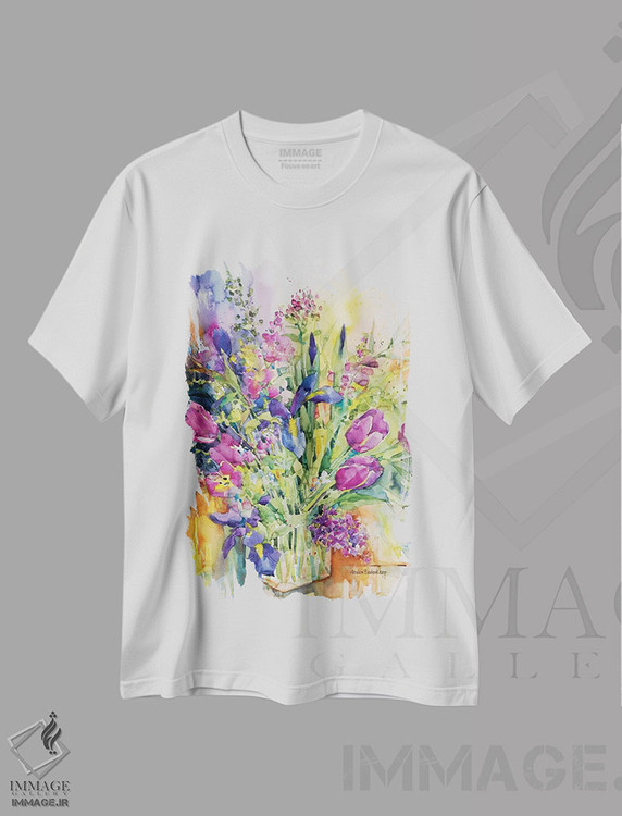 تیشرت طرح دار زنبق آبی و همچنین لاله ها، مدیوم اثر آنلاین بوکنکمپ | immage.ir