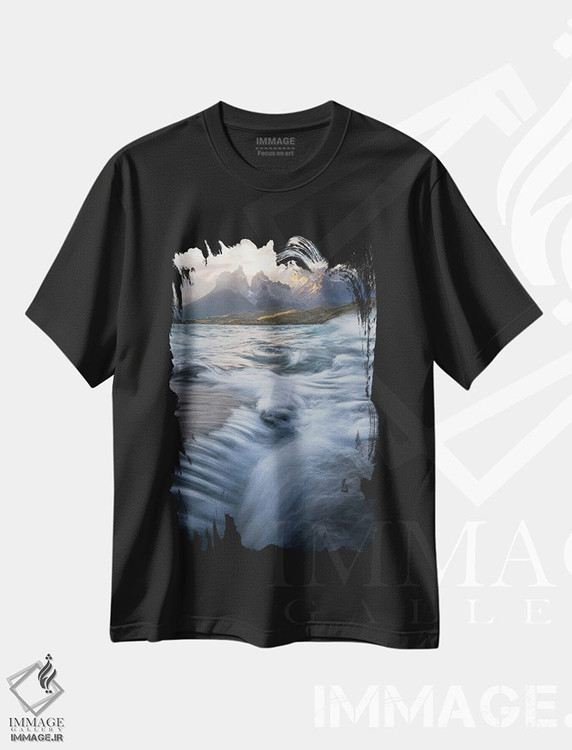 تیشرت طرح دار دریاچه پئوه، مدیوم اثر استیو برکلی | immage.ir