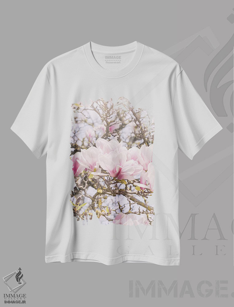 تیشرت طرح دار مگنولیای شکوفا در مون مارتر پاریس، عکاسی ماکرو اثر بلی | immage.ir