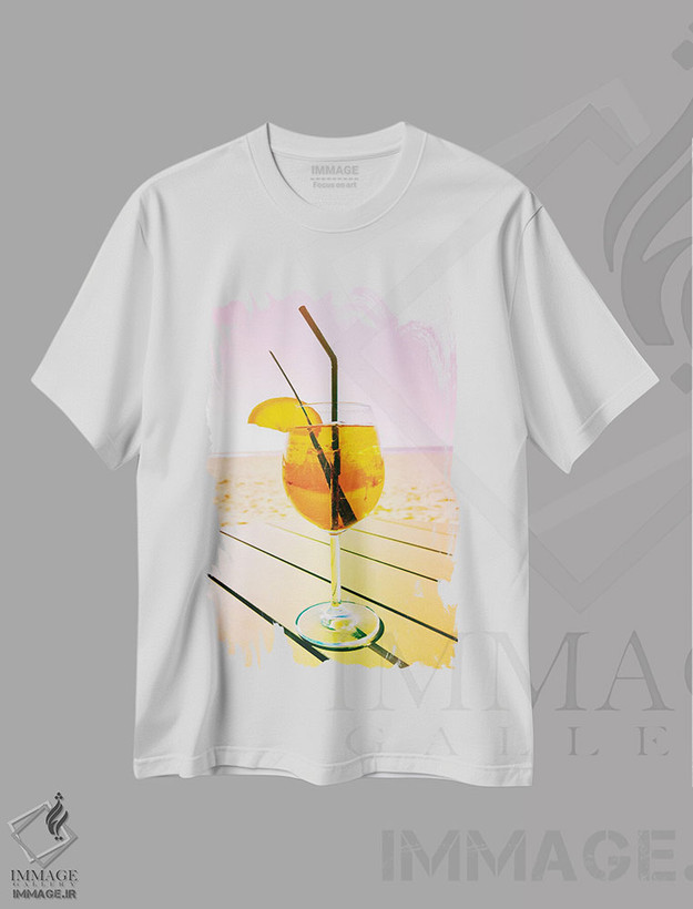 تیشرت طرح دار کوکتل در ساحل، دکور ساحلی اثر بلی | فروشگاه ایماژ