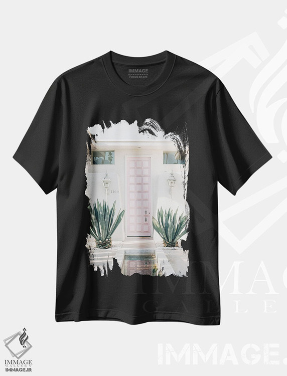 تیشرت طرح دار آن درِ صورتی، تزئینی اثر جان بیلوس | فروشگاه ایماژ