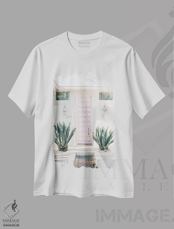 تیشرت طرح دار آن درِ صورتی، تزئینی اثر جان بیلوس | immage.ir