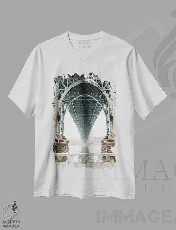 تیشرت طرح دار زیر پل ویلیامزبورگ II، تزئینی اثر جان بیلوس | فروشگاه ایماژ