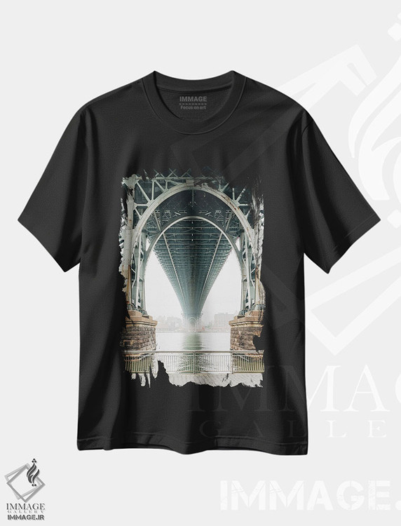 تیشرت طرح دار زیر پل ویلیامزبورگ II، تزئینی اثر جان بیلوس | immage.ir