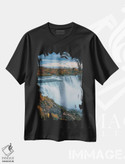 تیشرت طرح دار آبشار آمریکایی، مدیوم اثر جان بیلوس | فروشگاه ایماژ