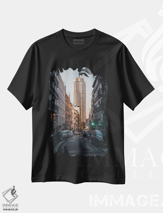 تیشرت طرح دار ساختمان اسپانیا II، مدیوم اثر جان بیلوس | immage.ir