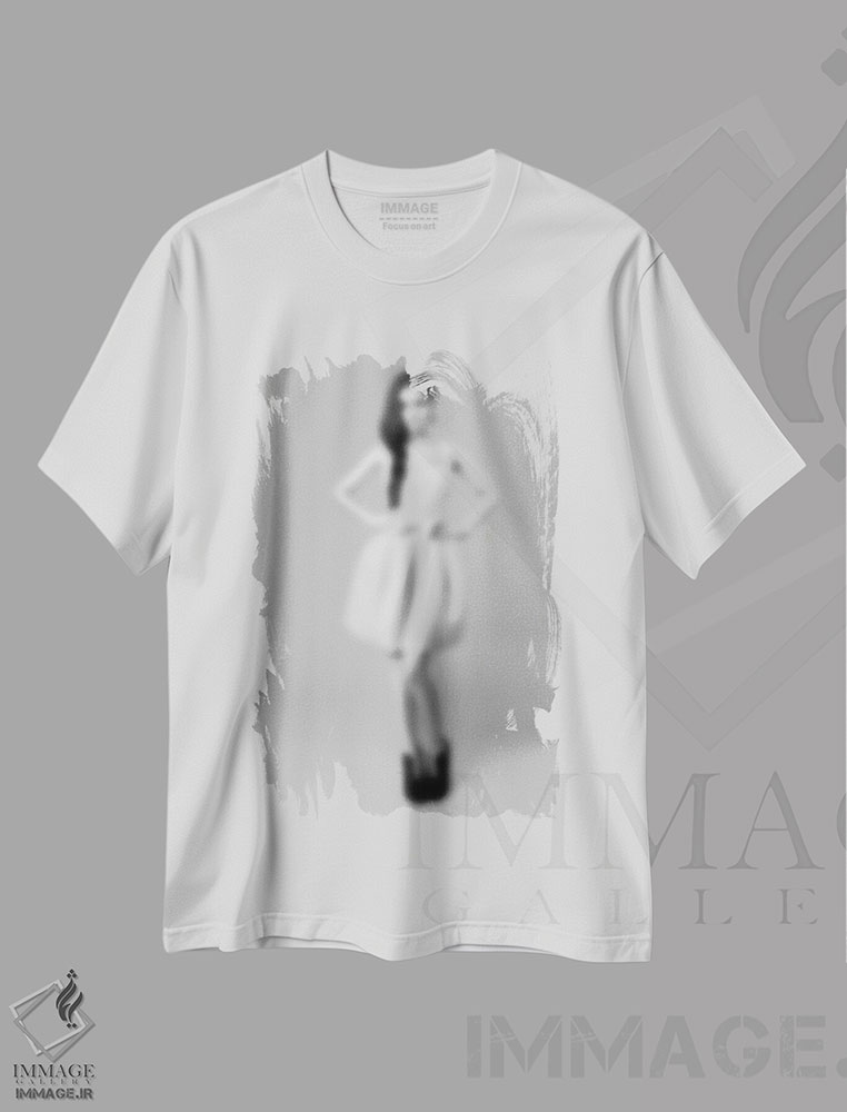تیشرت طرح دار یقه باز محو، عکاسی سیاه و سفید اثر فایو بای فایو کالکتیو | immage.ir