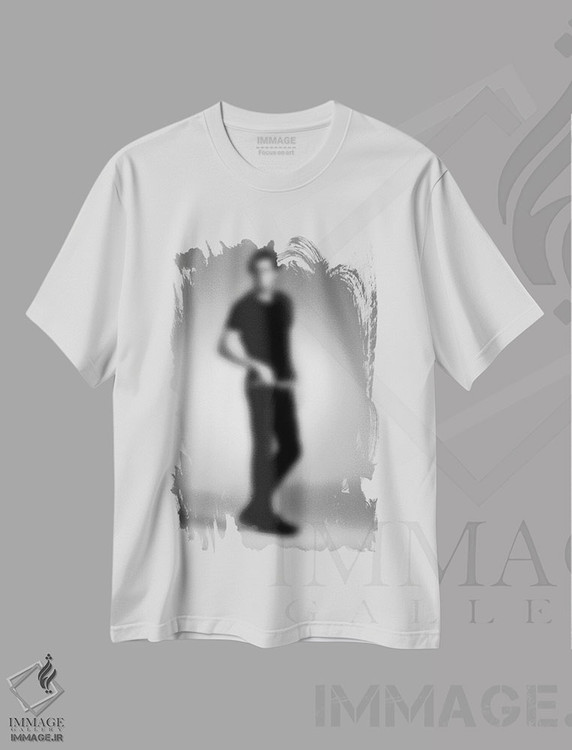 تیشرت طرح دار توماس محو، عکاسی سیاه و سفید اثر فایو بای فایو کالکتیو | فروشگاه ایماژ