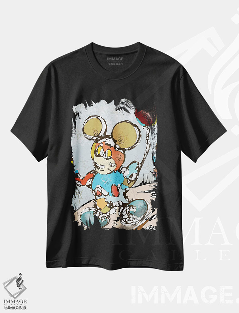 تیشرت طرح دار قدم زدن در نمایشگاه، آبستره اثر جی.بلو استودیو | immage.ir