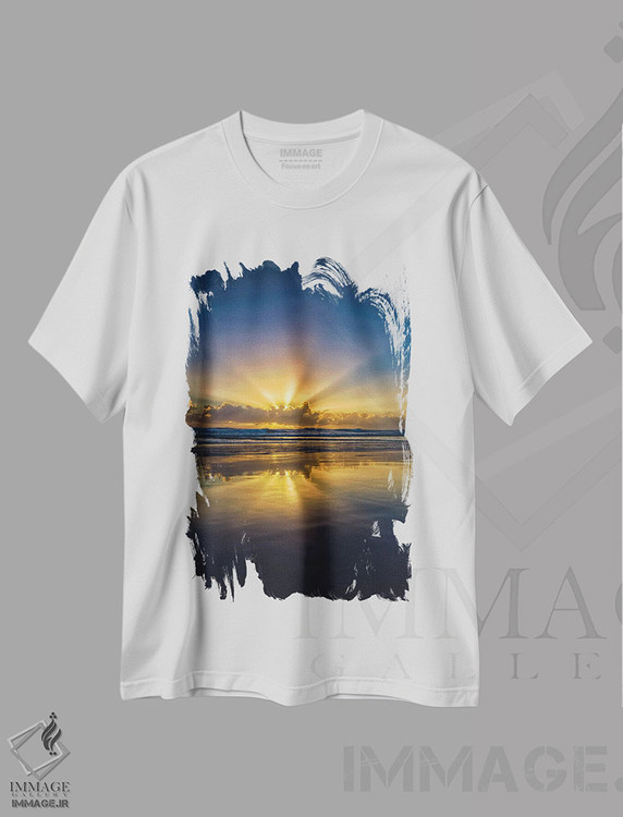 تیشرت طرح دار خانهٔ خورشید تابان، مدیوم اثر بن مولدر | فروشگاه ایماژ