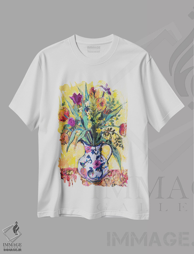 تیشرت طرح دار کوزهٔ گل های بهاری روی زمینهٔ زرد، دکور معاصر اثر آن اورام | immage.ir