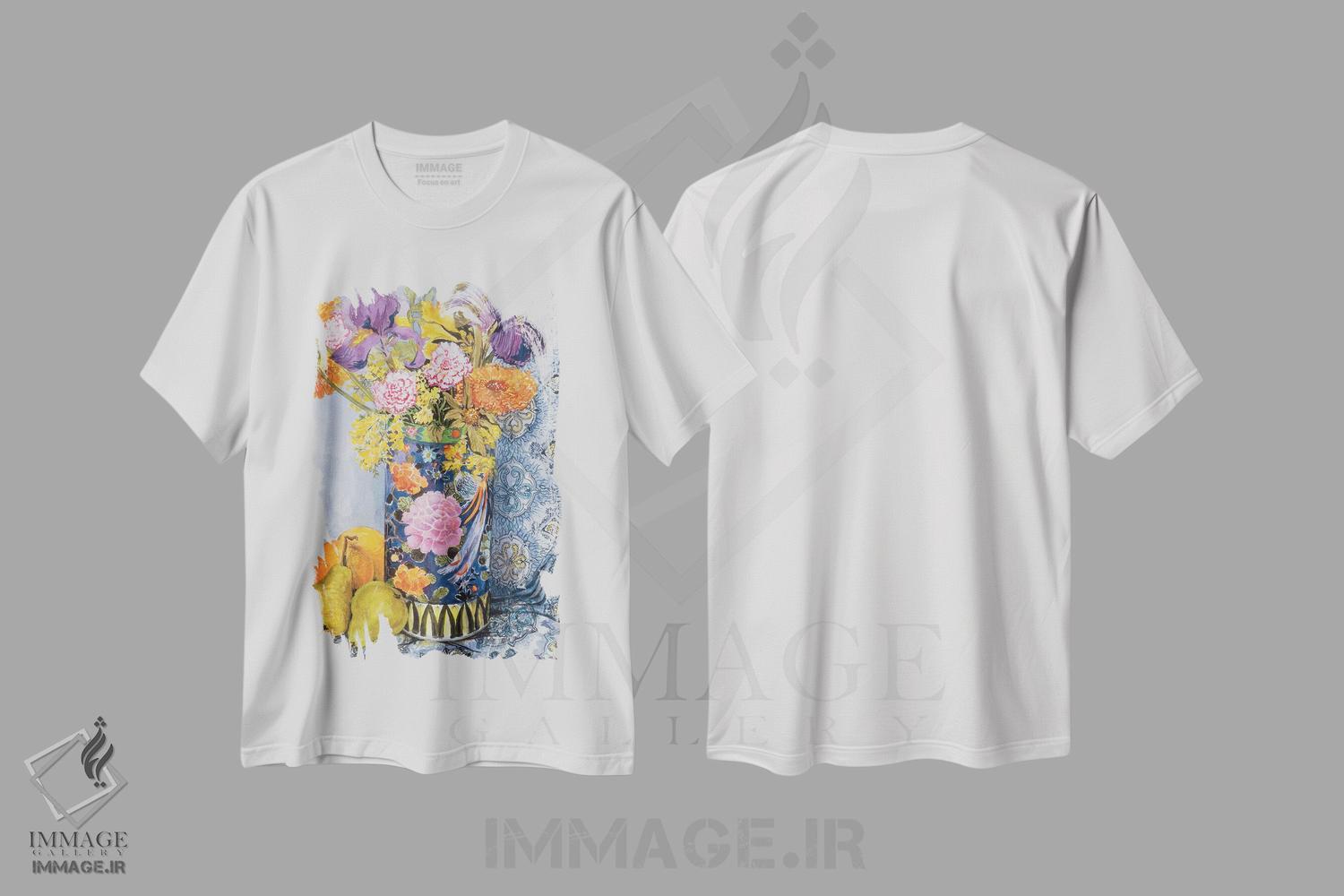 تیشرت طرح دار گل زنبق و صورتی ها در گلدان ژاپنی با گلابی، هنر فاخر کلاسیک اثر ژوان توسی | immage.ir