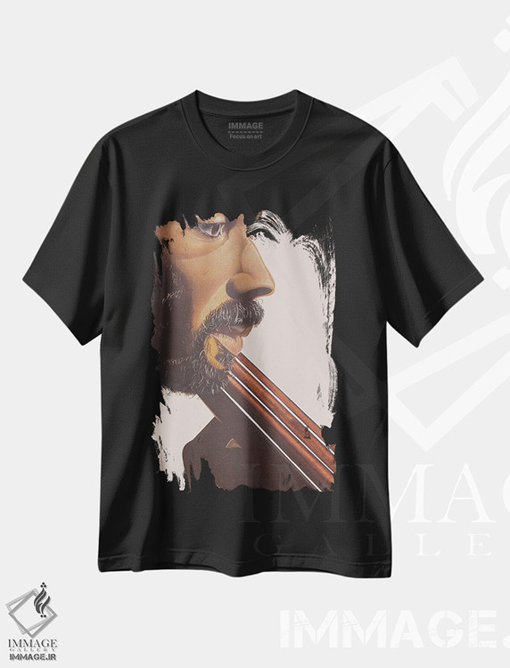 تیشرت طرح دار نوازندهٔ بیس چهارم، ۲۰۰۷، هنر فاخر کلاسیک اثر کاریا موچره را | immage.ir