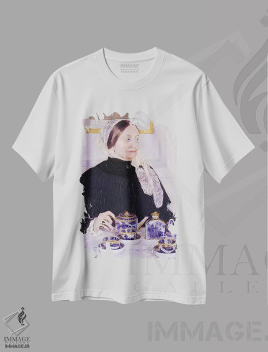 تیشرت طرح دار بانویی در میز چای، ۱۸۸۳–۸۵، هنر فاخر کلاسیک اثر مری استیونسون کاسات | فروشگاه ایماژ