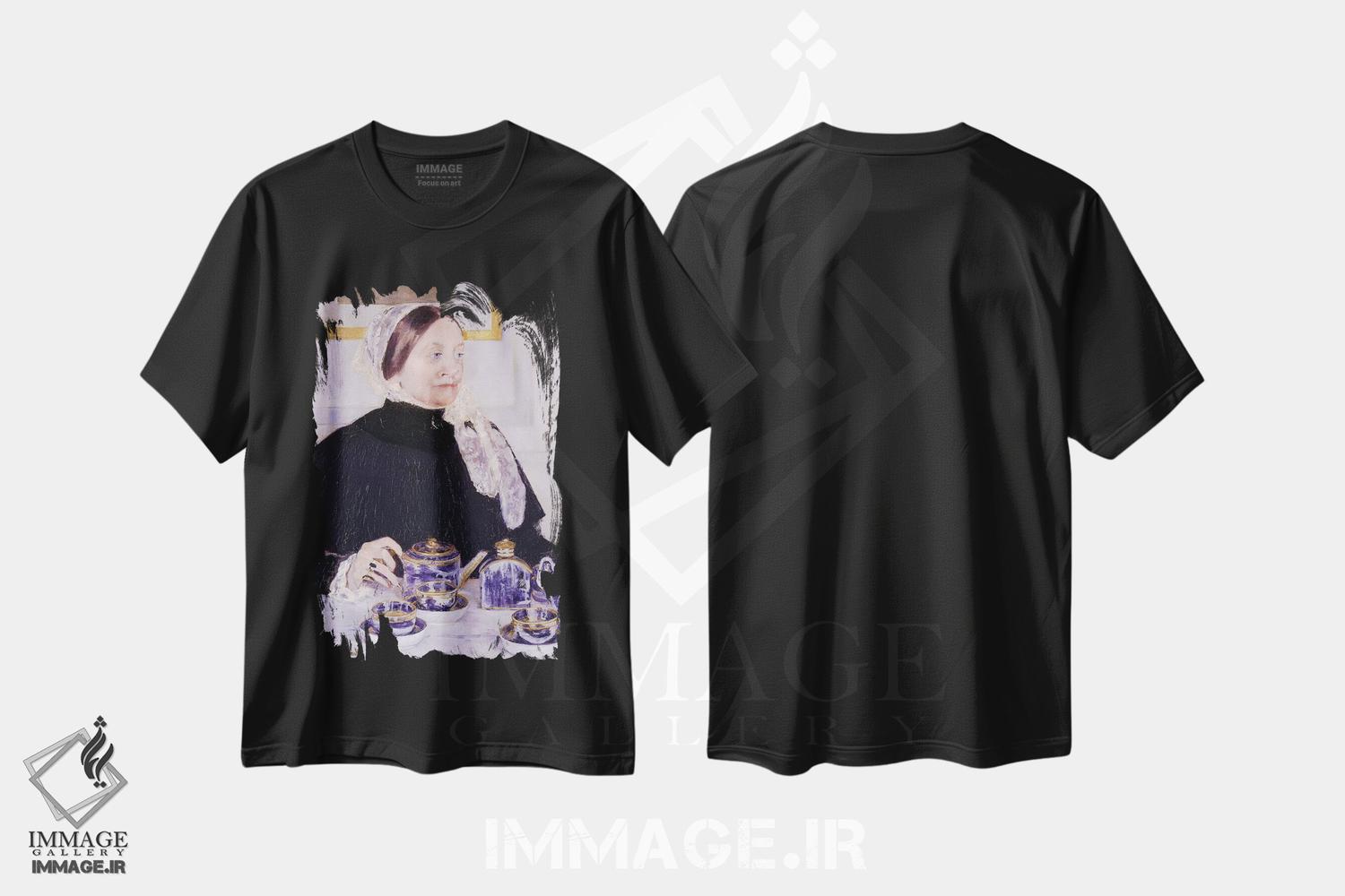 تیشرت طرح دار بانویی در میز چای، ۱۸۸۳–۸۵، هنر فاخر کلاسیک اثر مری استیونسون کاسات | immage.ir