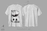 تیشرت طرح دار پاندا با اسلحه روی شورون نقره ای، هنر خیابانی اثر هنرمند ناشناس | immage.ir