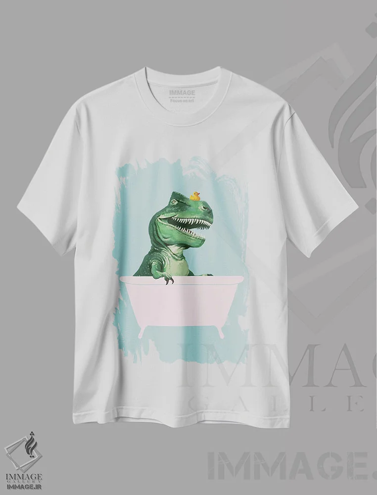 تیشرت سفید طرح دار تی رکس بازیگوش در وان حمام به رنگ سبز، هنر دیجیتال اثر بگ نوز ورک | immage.ir