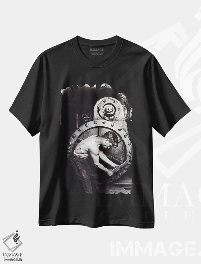 تیشرت مشکی طرح دار c.1924,مکانیک نیروگاه، حدود ۱۹۲۴، تزئینی اثر لویس ویکس هاین | فروشگاه ایماژ
